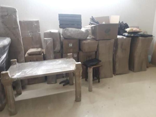 Dining set packed in sheets – packers and movers in Lucknow